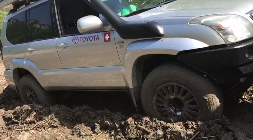 4 wheels drive stuck in the mud - © TsWISsTER